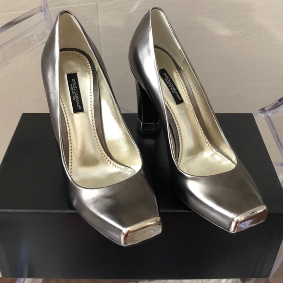 Dolce and Gabbana DeCollete Black Mirror Pumps - Picture 2 of 7